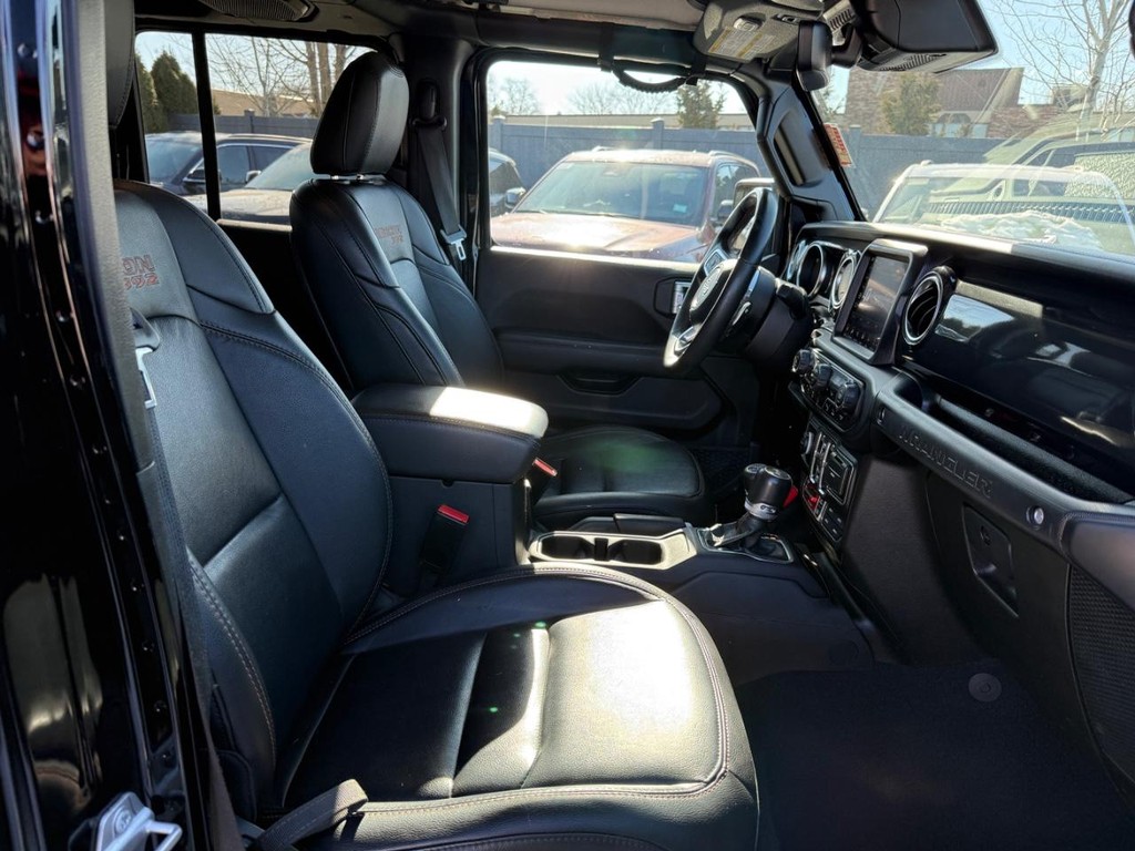 Jeep Wrangler Vehicle Full-screen Gallery Image 06