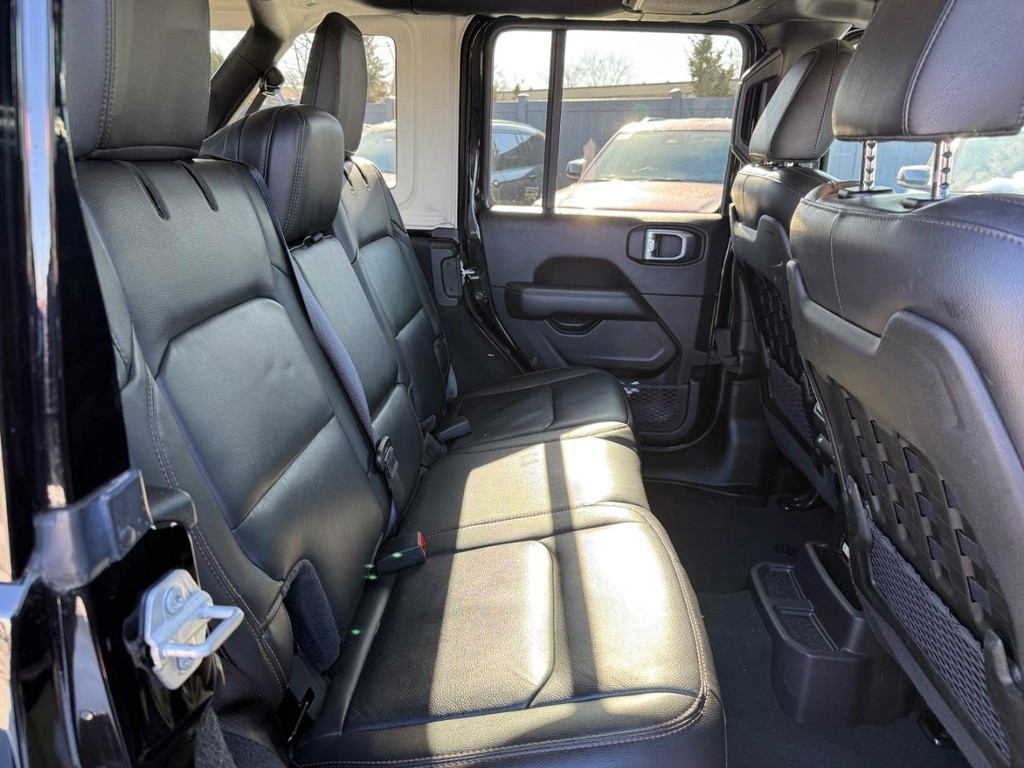 Jeep Wrangler Vehicle Full-screen Gallery Image 07