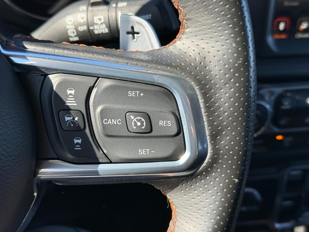 Jeep Wrangler Vehicle Full-screen Gallery Image 16