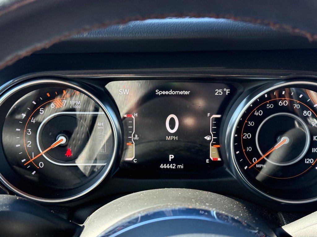 Jeep Wrangler Vehicle Full-screen Gallery Image 17