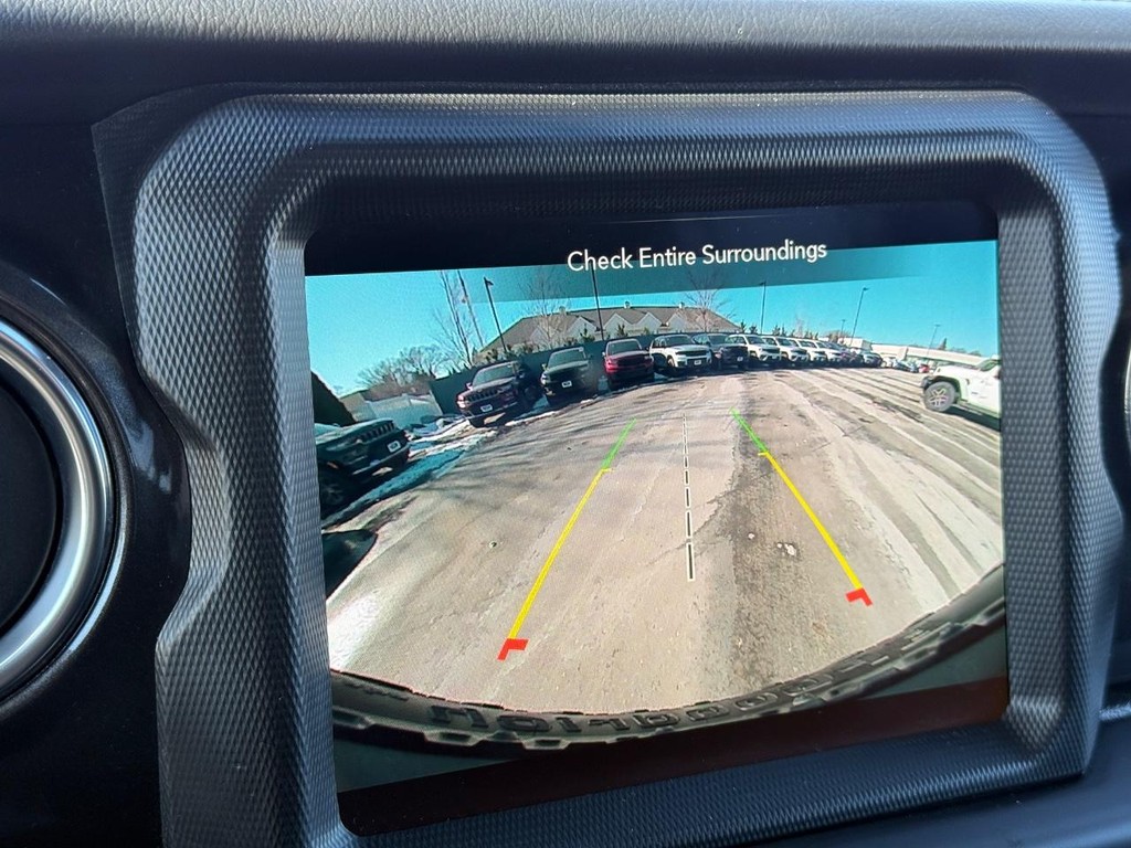 Jeep Wrangler Vehicle Full-screen Gallery Image 18