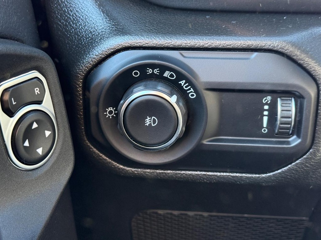 Jeep Wrangler Vehicle Full-screen Gallery Image 20