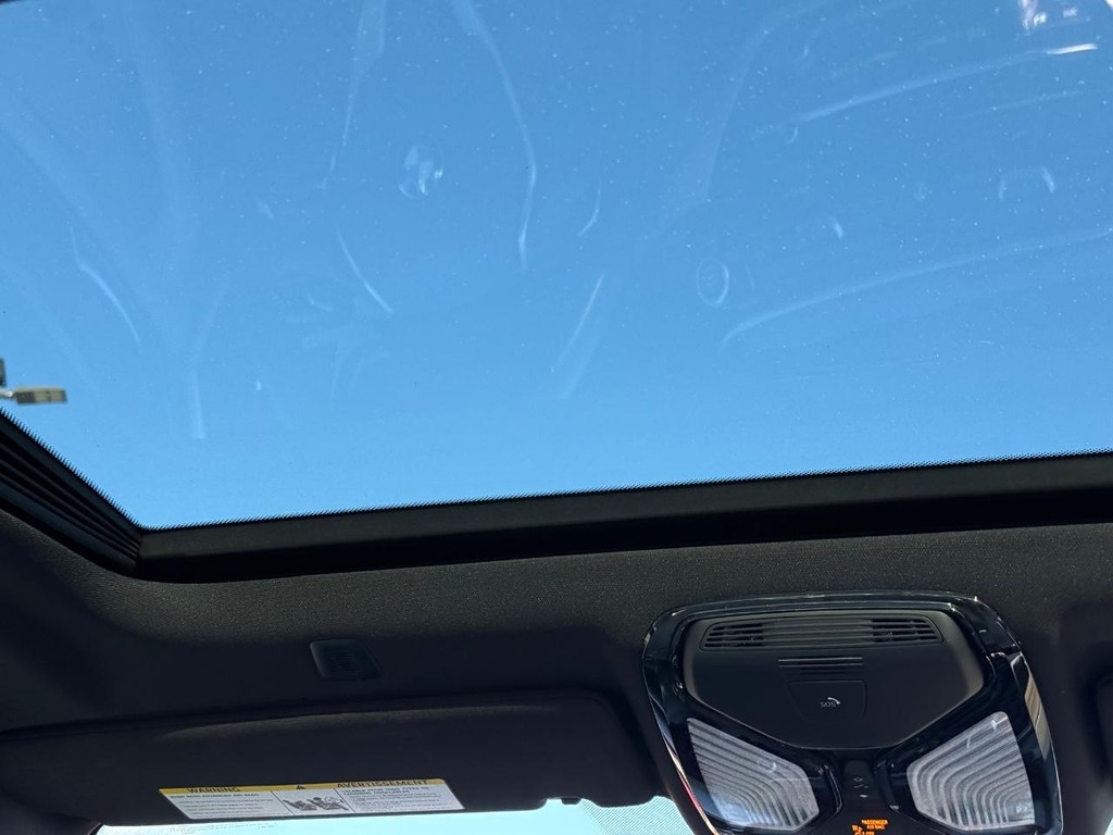 BMW 5 Series Vehicle Full-screen Gallery Image 13