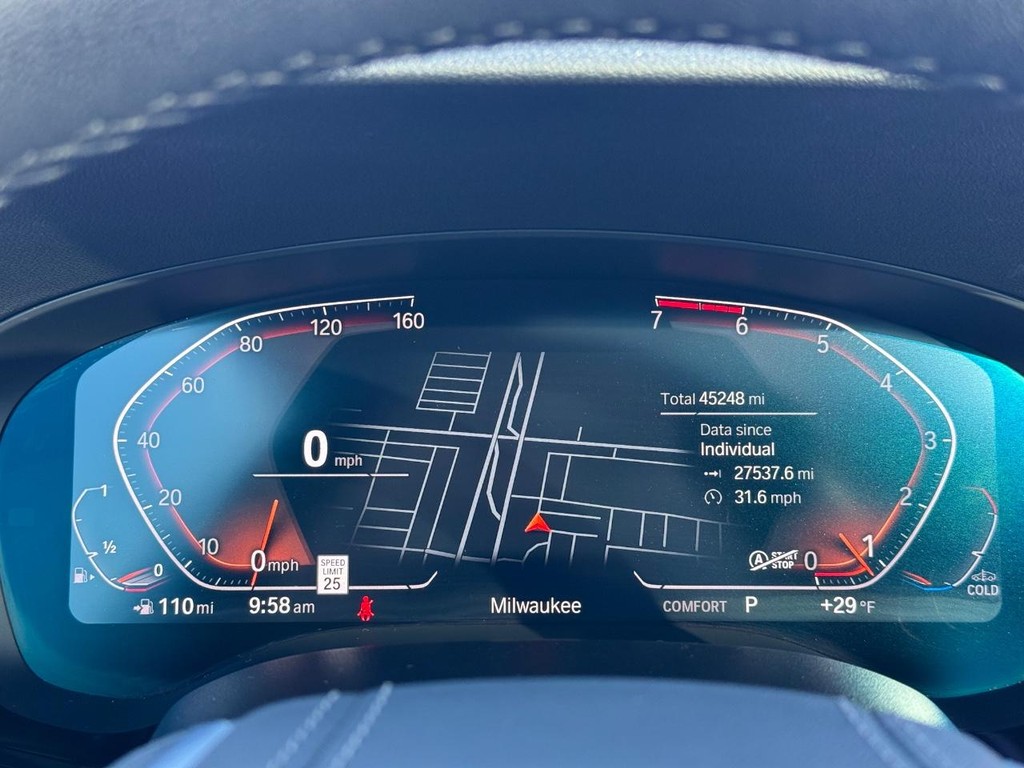 BMW 5 Series Vehicle Full-screen Gallery Image 17