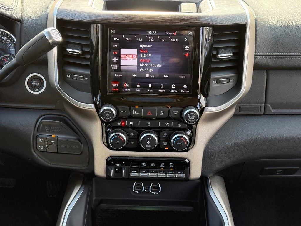 Ram 2500 Vehicle Full-screen Gallery Image 09