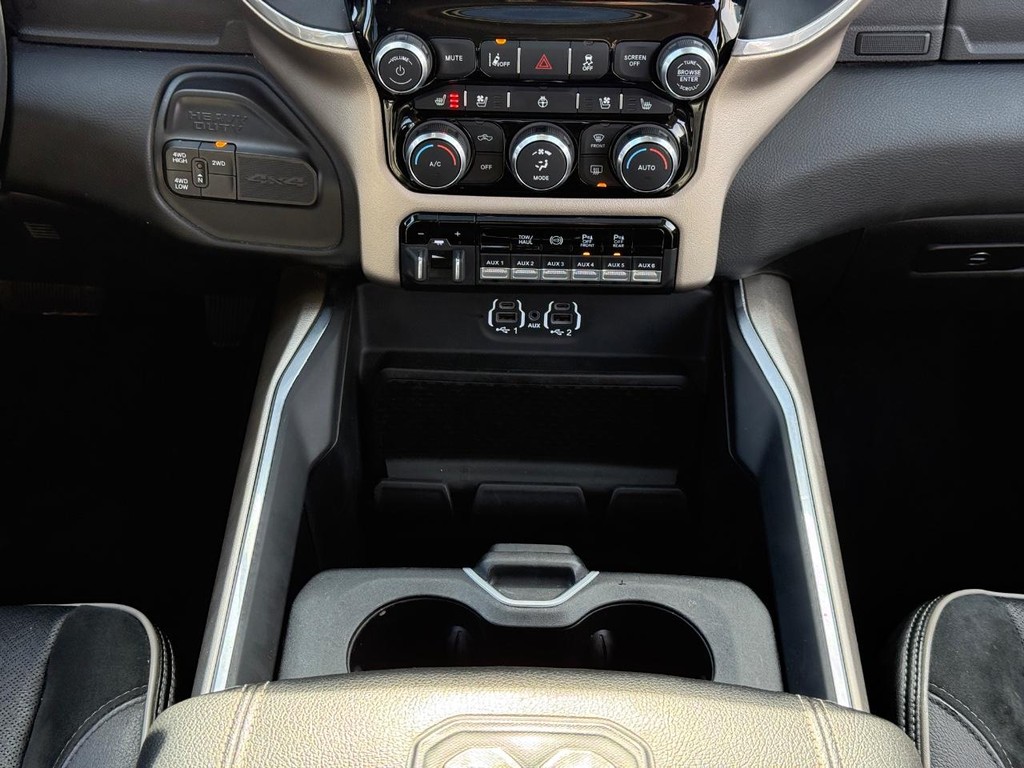 Ram 2500 Vehicle Full-screen Gallery Image 10