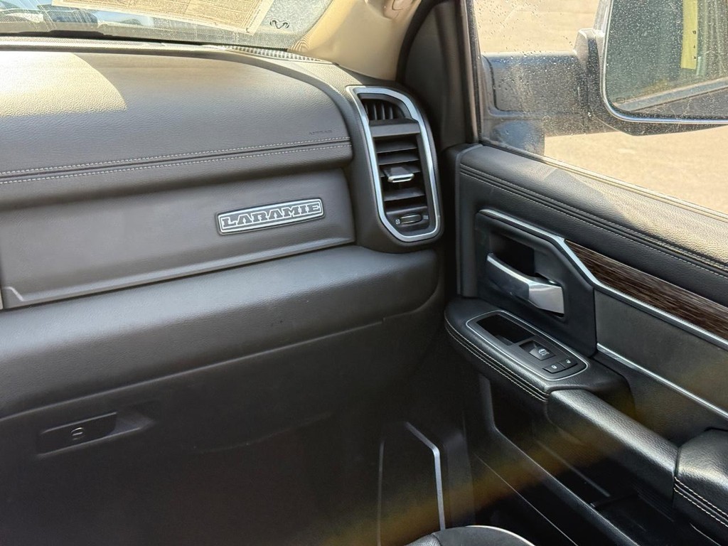 Ram 2500 Vehicle Full-screen Gallery Image 12