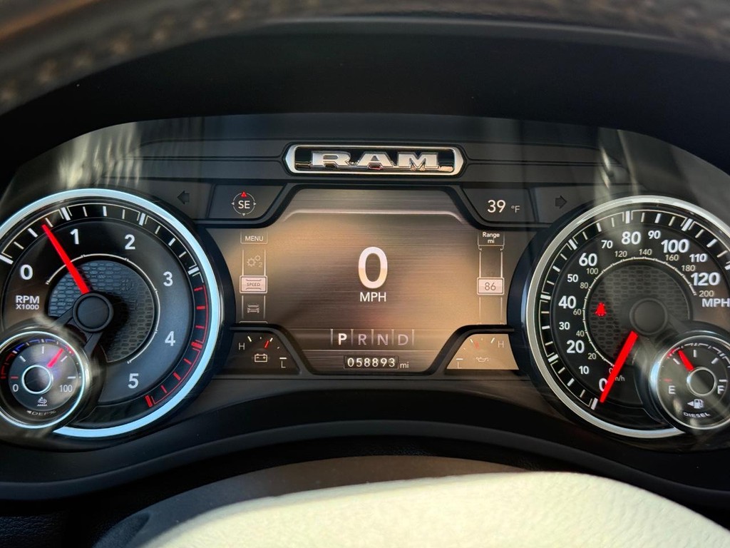 Ram 2500 Vehicle Full-screen Gallery Image 17