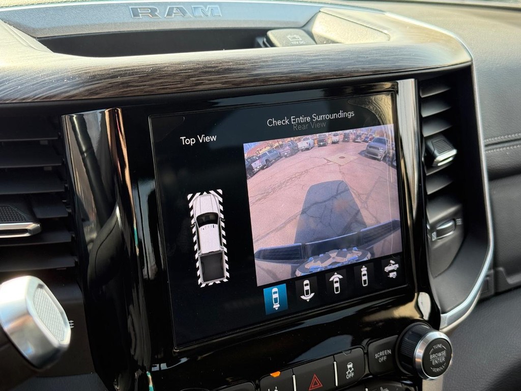 Ram 2500 Vehicle Full-screen Gallery Image 18