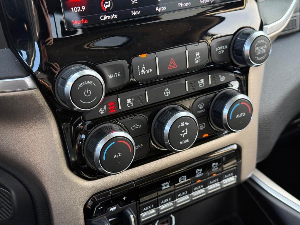 Ram 2500 Vehicle Full-screen Gallery Image 19