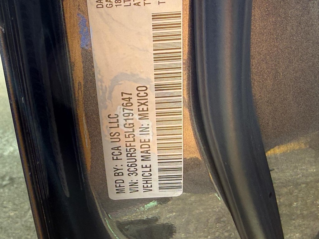 Ram 2500 Vehicle Full-screen Gallery Image 22