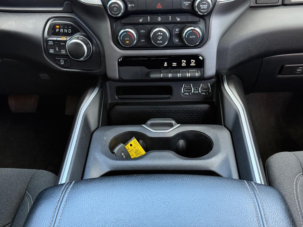Ram 1500 Vehicle Full-screen Gallery Image 09