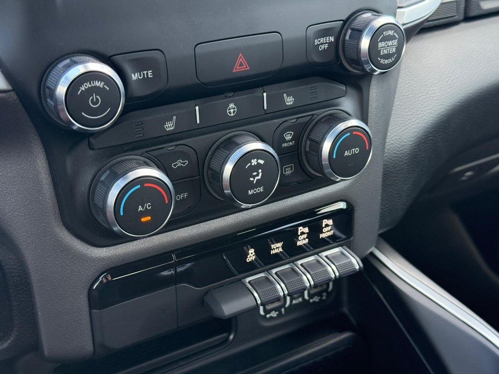 Ram 1500 Vehicle Full-screen Gallery Image 19