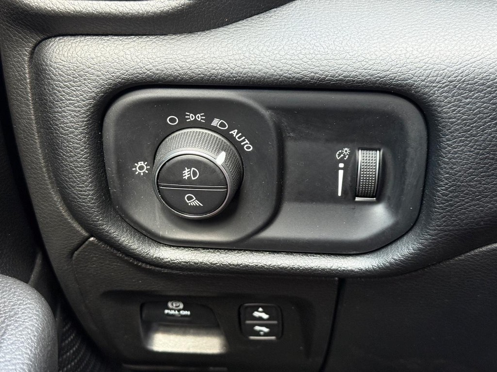 Ram 1500 Vehicle Full-screen Gallery Image 21