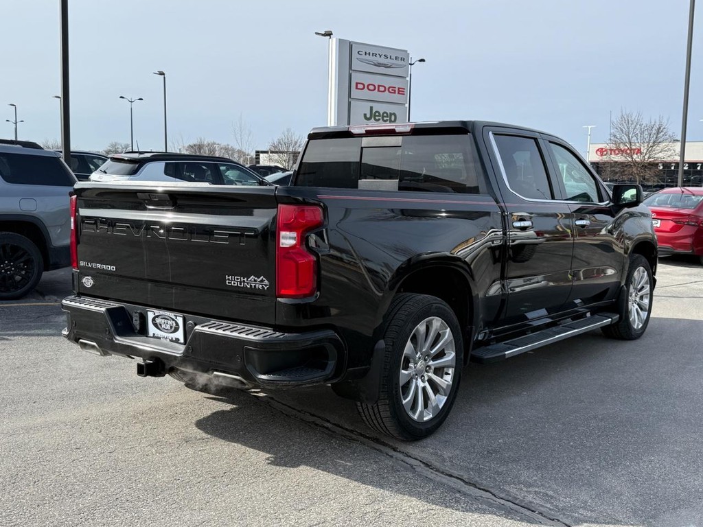 Chevrolet Silverado 1500 Vehicle Full-screen Gallery Image 03