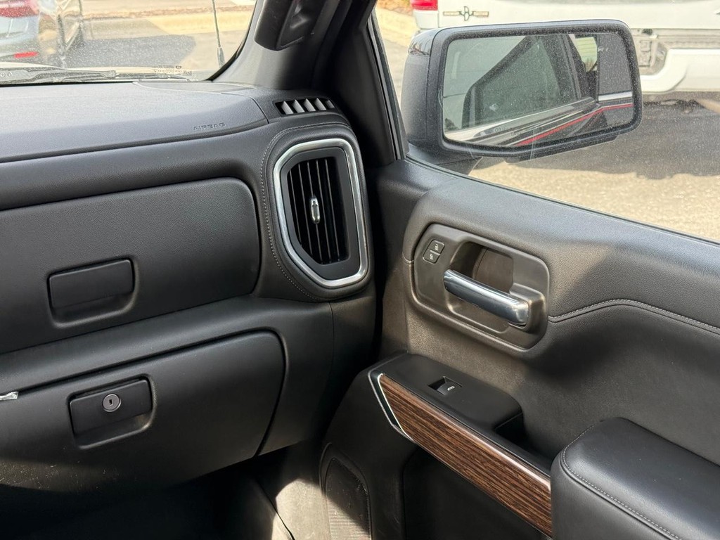 Chevrolet Silverado 1500 Vehicle Full-screen Gallery Image 12