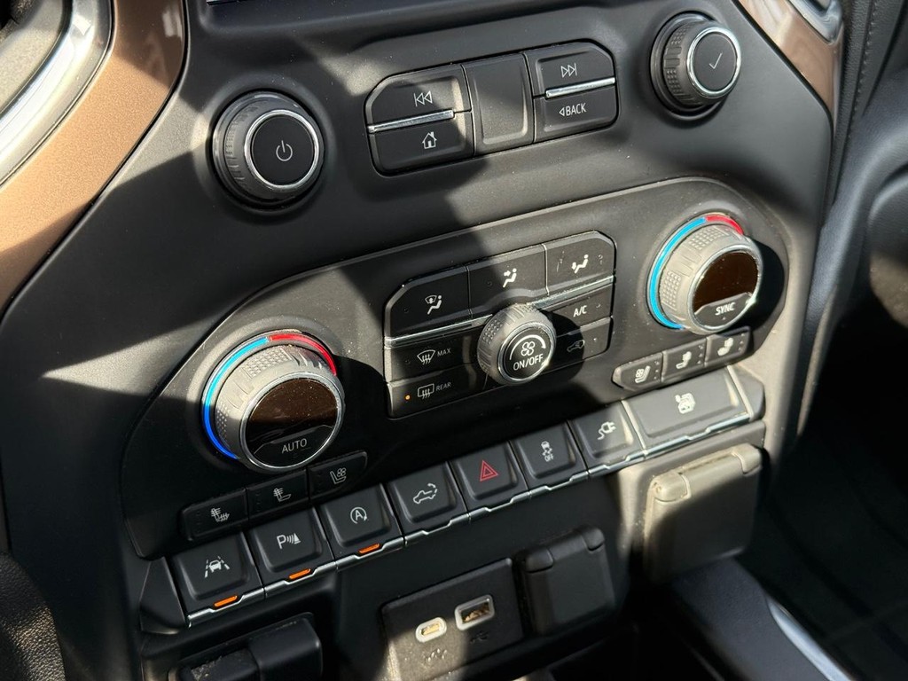 Chevrolet Silverado 1500 Vehicle Full-screen Gallery Image 19