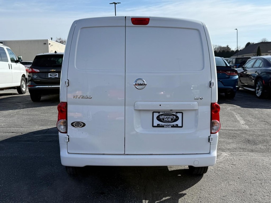 Nissan NV200 Compact Cargo Vehicle Full-screen Gallery Image 04