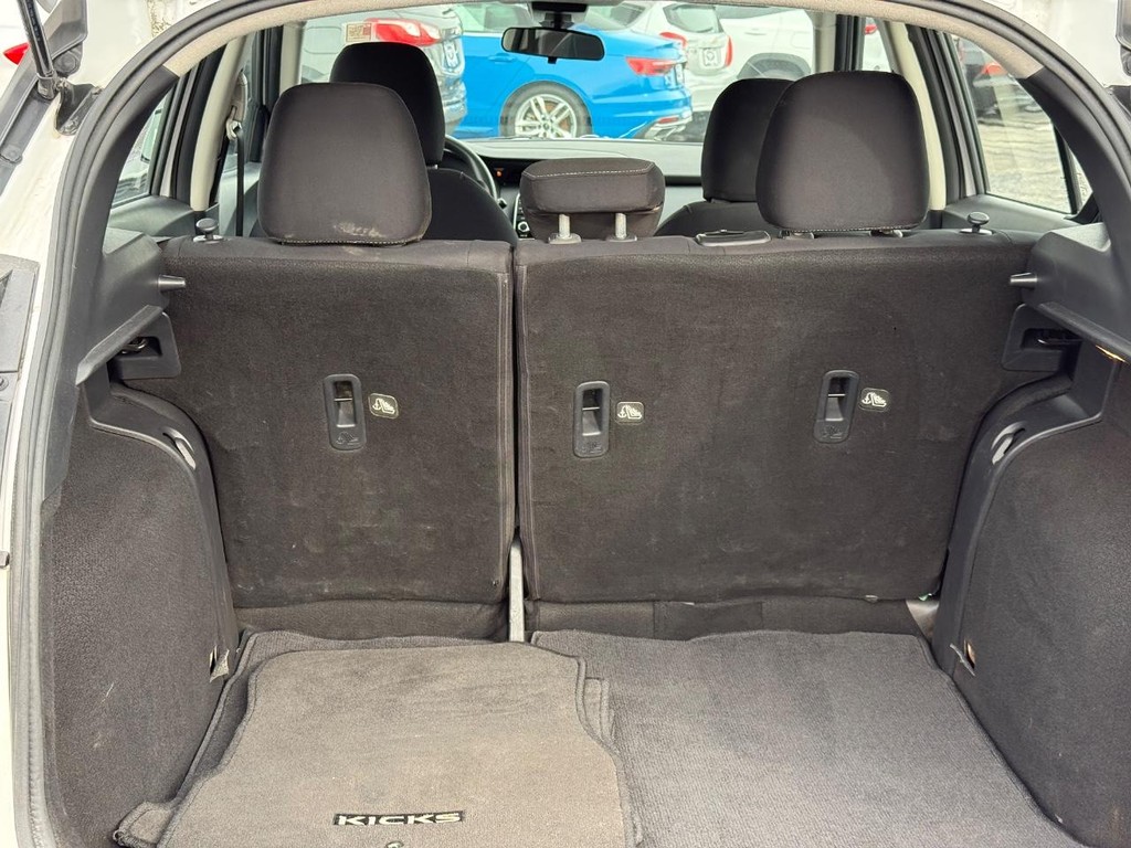 Nissan Kicks Vehicle Full-screen Gallery Image 05