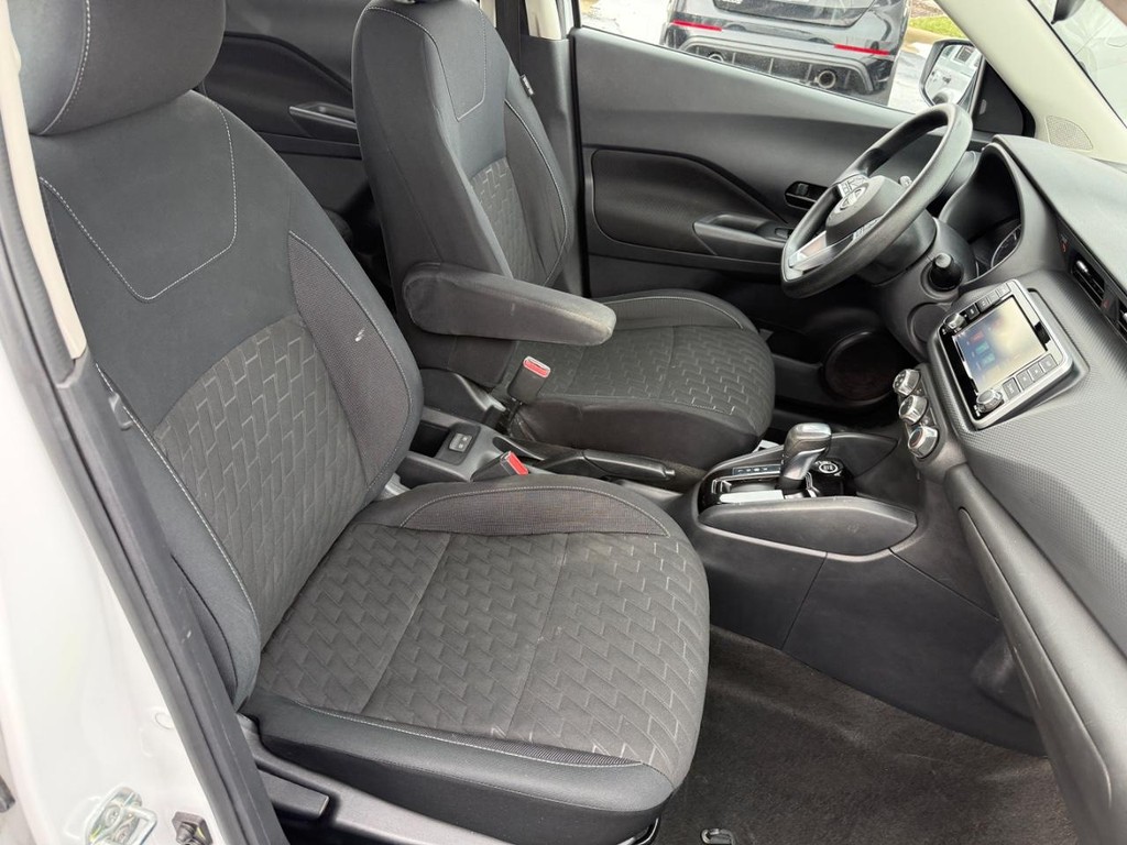 Nissan Kicks Vehicle Full-screen Gallery Image 06