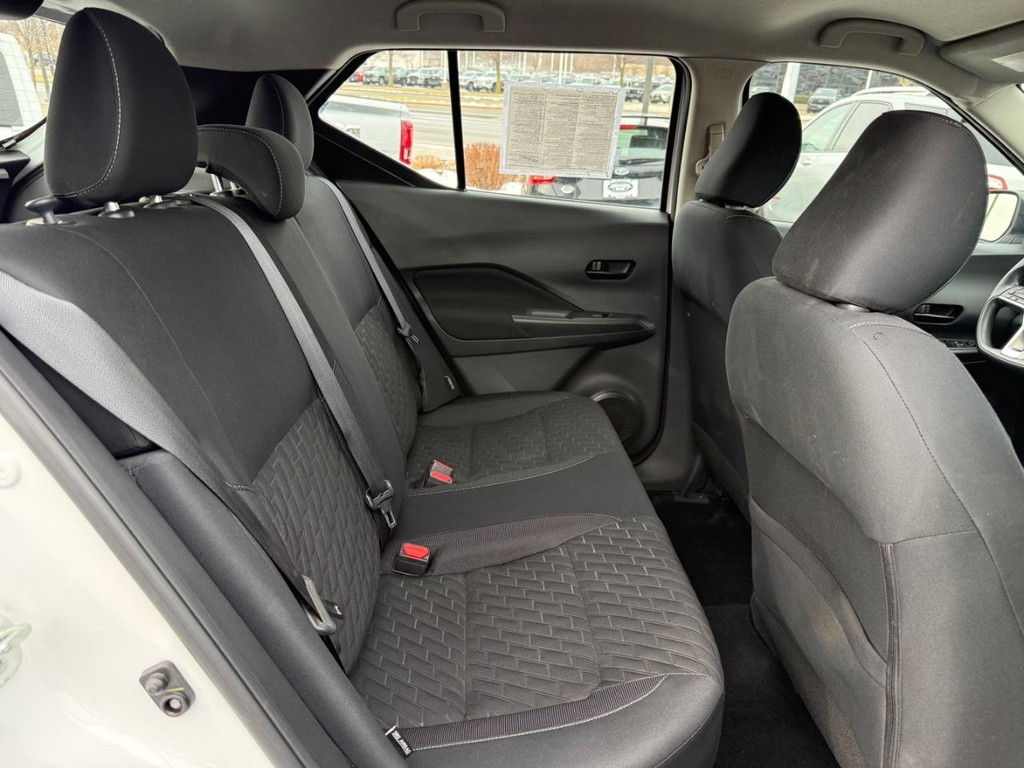 Nissan Kicks Vehicle Full-screen Gallery Image 07