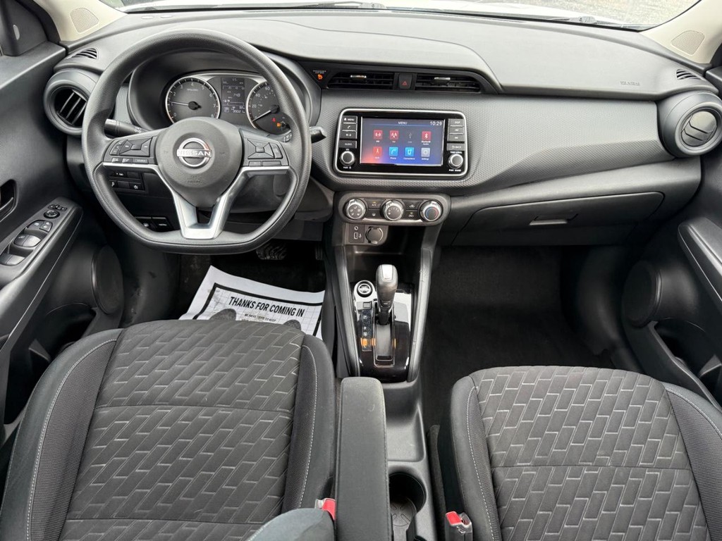 Nissan Kicks Vehicle Full-screen Gallery Image 08