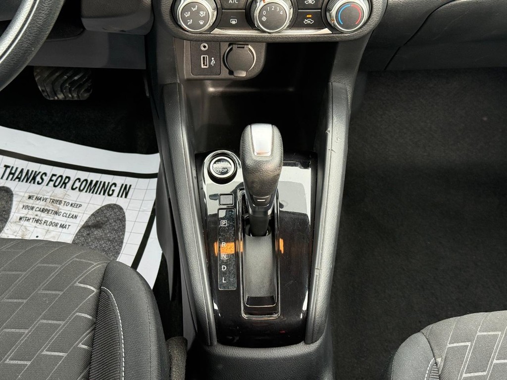 Nissan Kicks Vehicle Full-screen Gallery Image 10