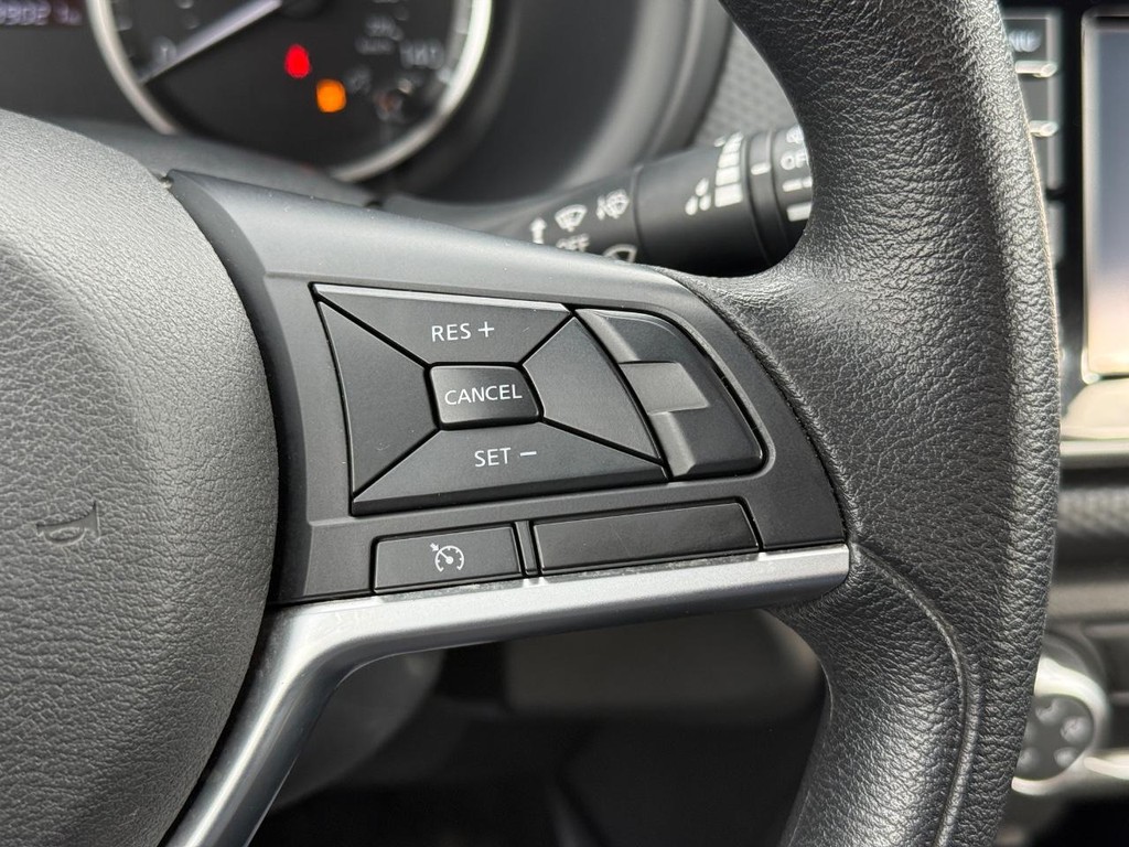 Nissan Kicks Vehicle Full-screen Gallery Image 16