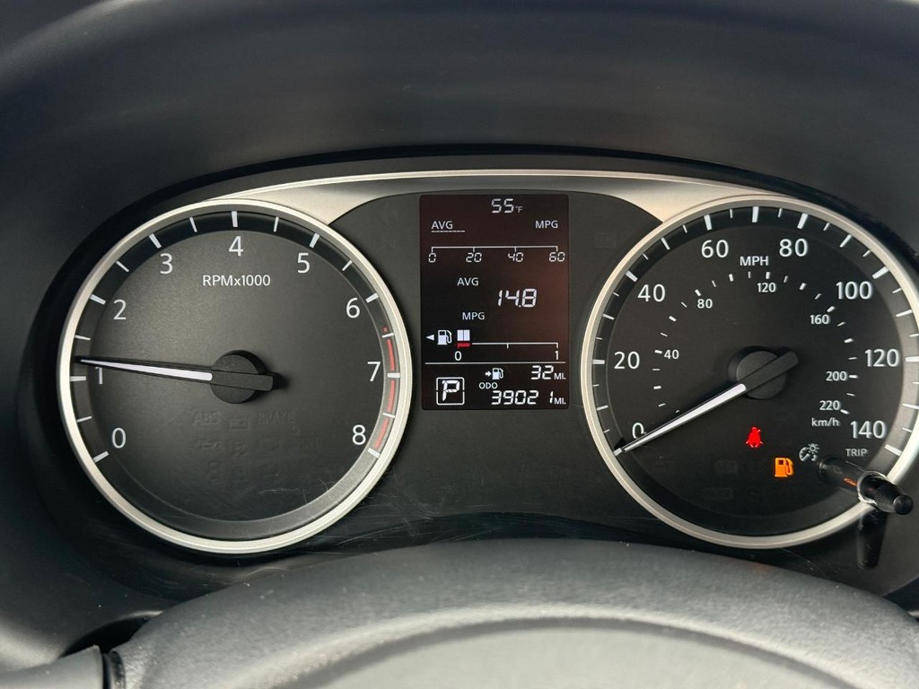 Nissan Kicks Vehicle Full-screen Gallery Image 17