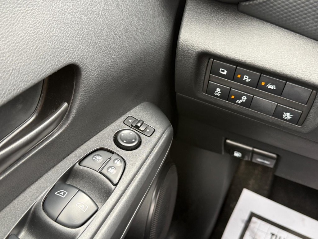 Nissan Kicks Vehicle Full-screen Gallery Image 20