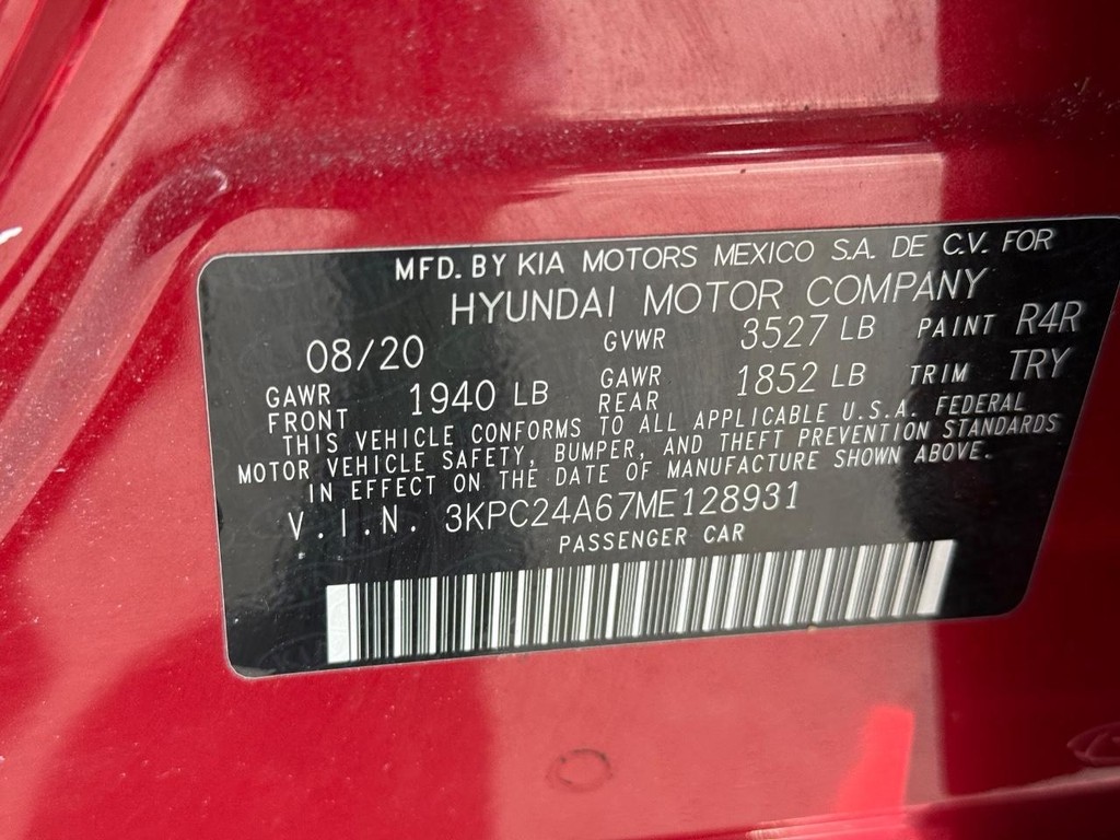 Hyundai Accent 4-Door Vehicle Full-screen Gallery Image 21