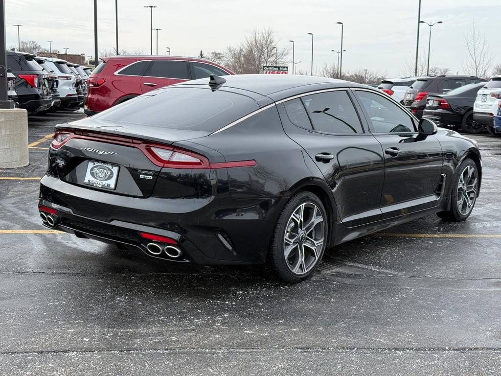 Kia Stinger Vehicle Full-screen Gallery Image 03