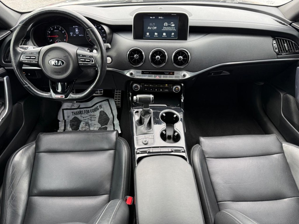 Kia Stinger Vehicle Full-screen Gallery Image 08