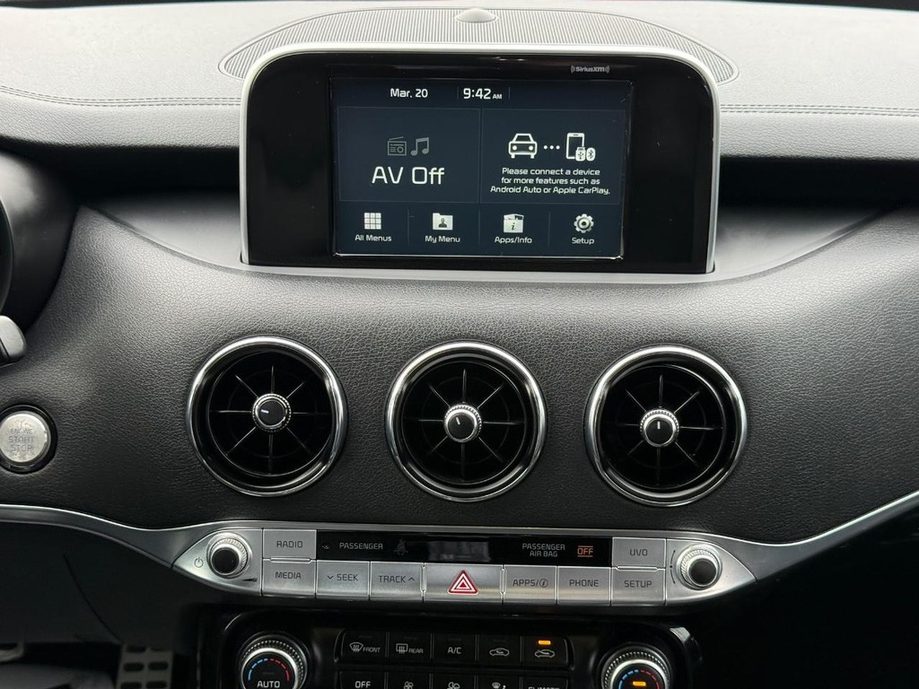 Kia Stinger Vehicle Full-screen Gallery Image 09