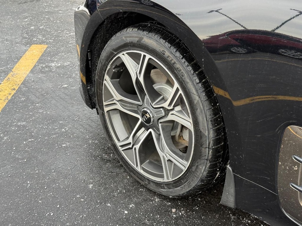 Kia Stinger Vehicle Full-screen Gallery Image 14