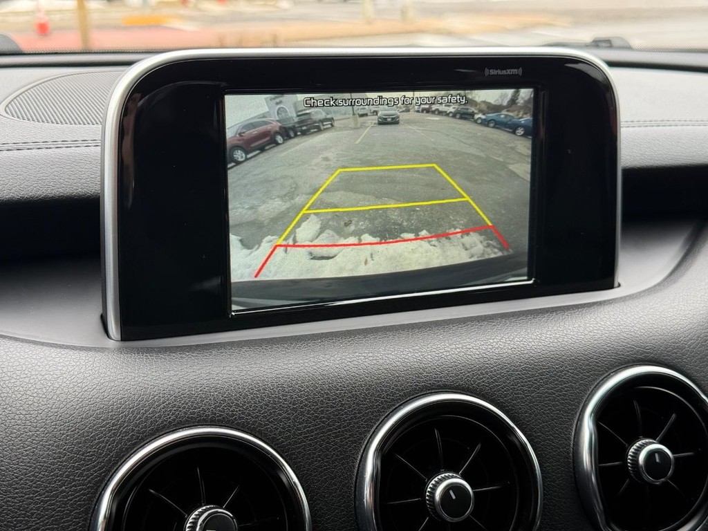 Kia Stinger Vehicle Full-screen Gallery Image 18