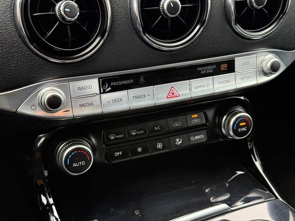 Kia Stinger Vehicle Full-screen Gallery Image 19