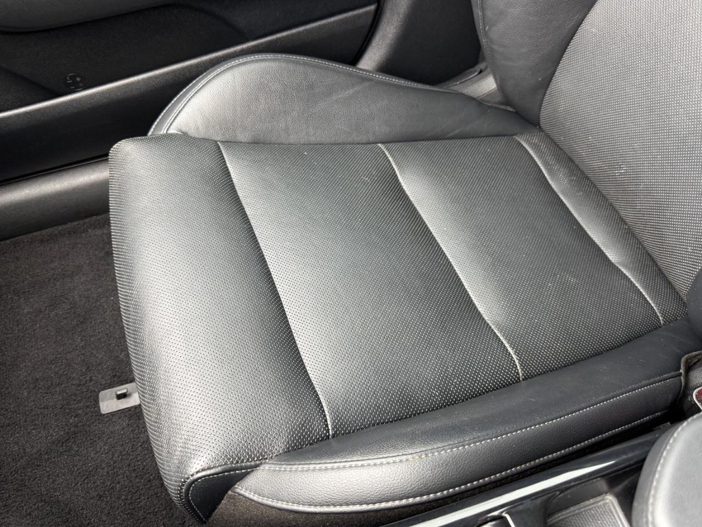 Kia Stinger Vehicle Full-screen Gallery Image 20