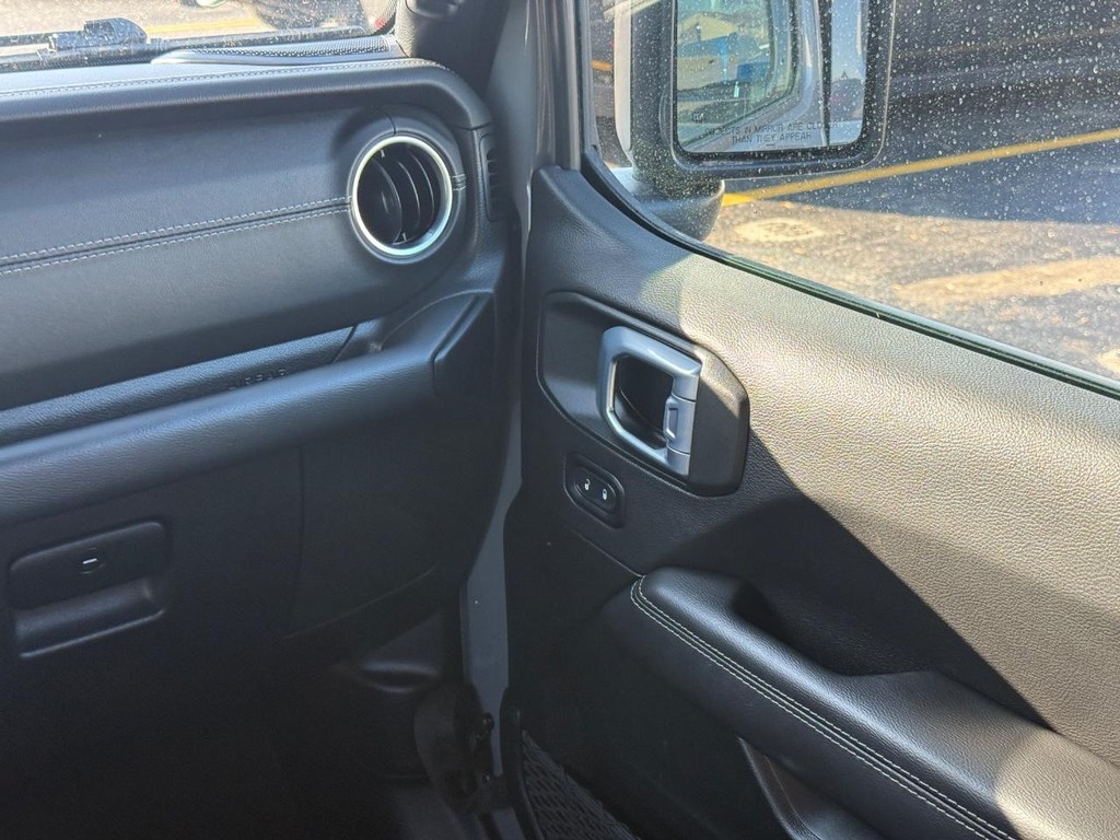 Jeep Wrangler 4xe Vehicle Full-screen Gallery Image 12