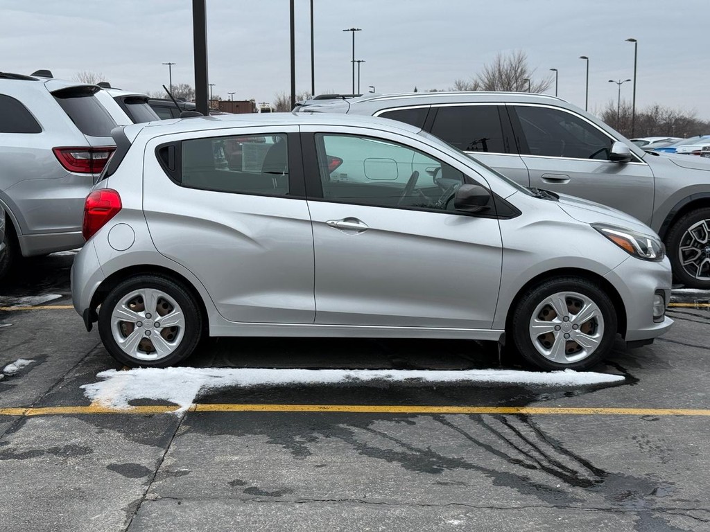 Chevrolet Spark Vehicle Full-screen Gallery Image 02