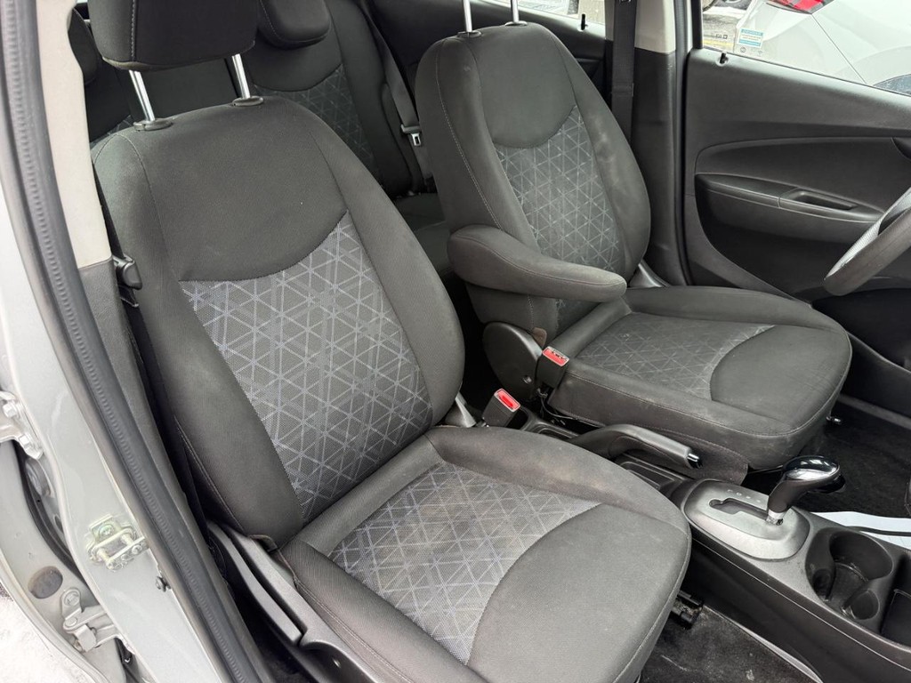 Chevrolet Spark Vehicle Full-screen Gallery Image 04