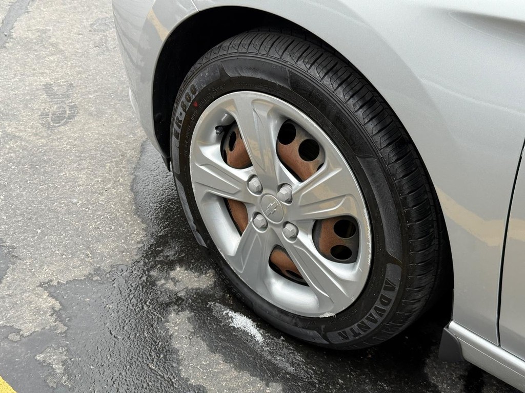 Chevrolet Spark Vehicle Full-screen Gallery Image 11