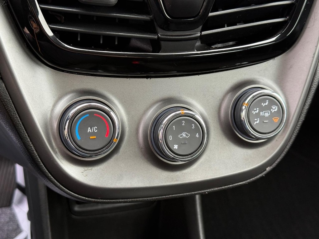 Chevrolet Spark Vehicle Full-screen Gallery Image 14