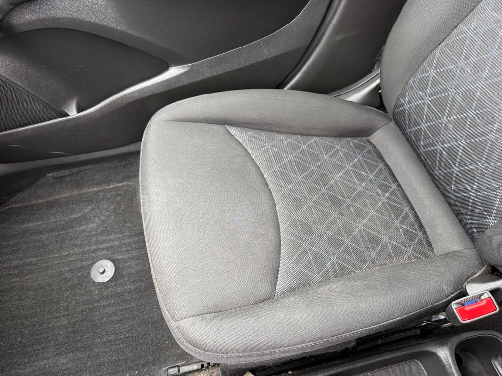 Chevrolet Spark Vehicle Full-screen Gallery Image 15