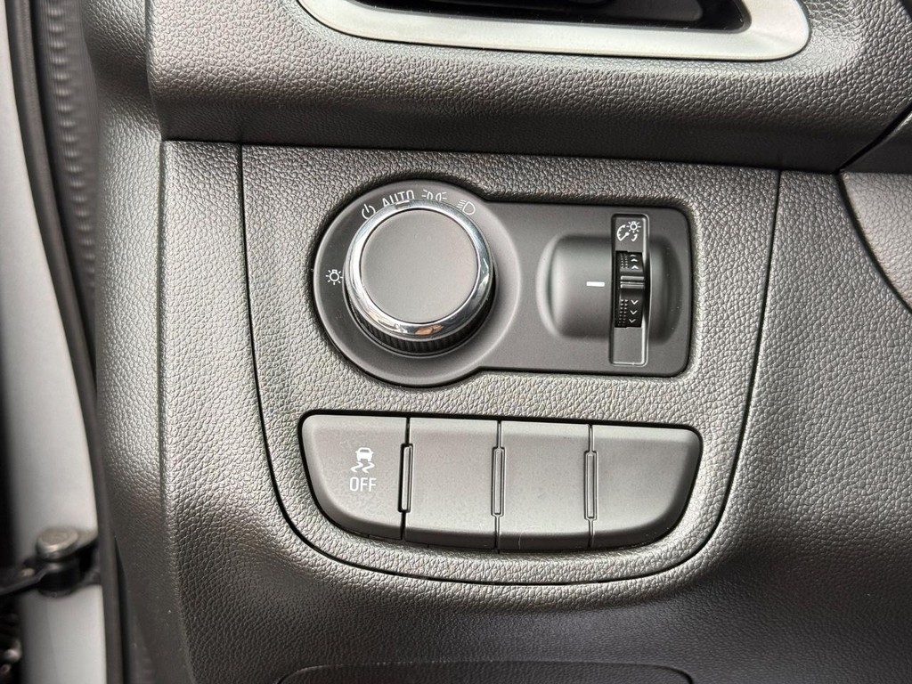 Chevrolet Spark Vehicle Full-screen Gallery Image 16