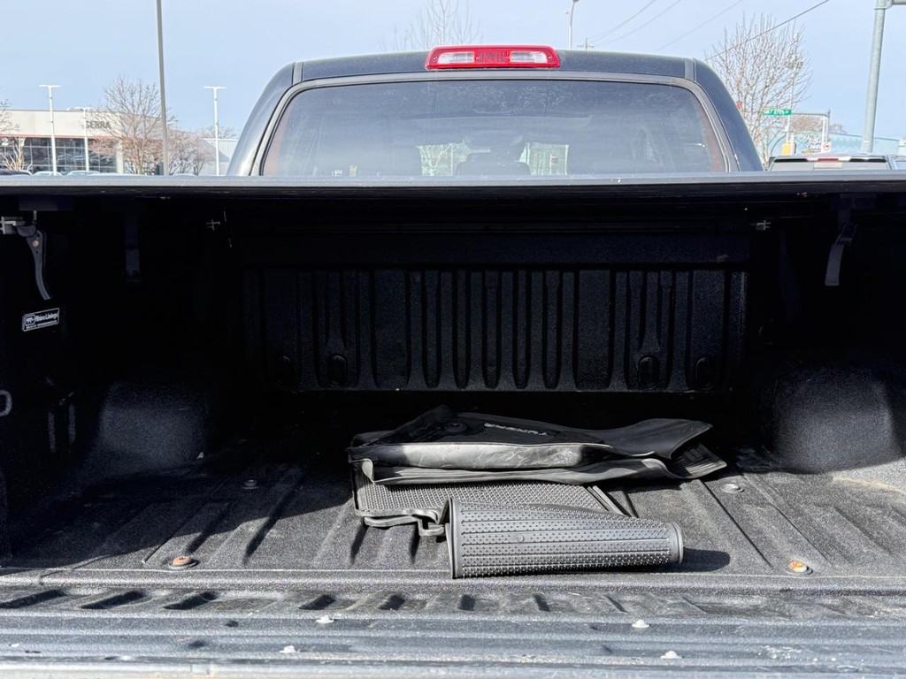 Toyota Tundra 4WD Vehicle Full-screen Gallery Image 05