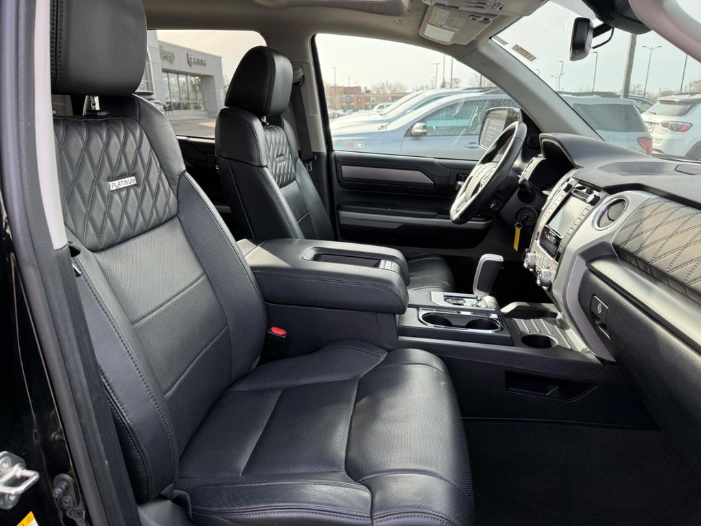 Toyota Tundra 4WD Vehicle Full-screen Gallery Image 06