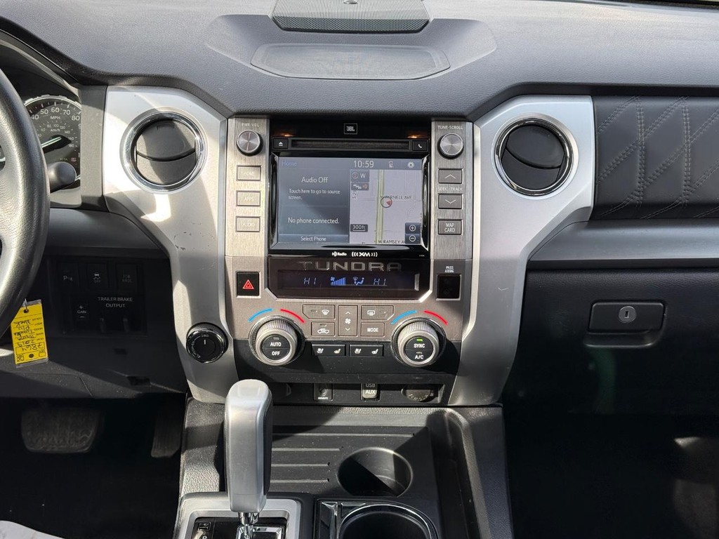 Toyota Tundra 4WD Vehicle Full-screen Gallery Image 09