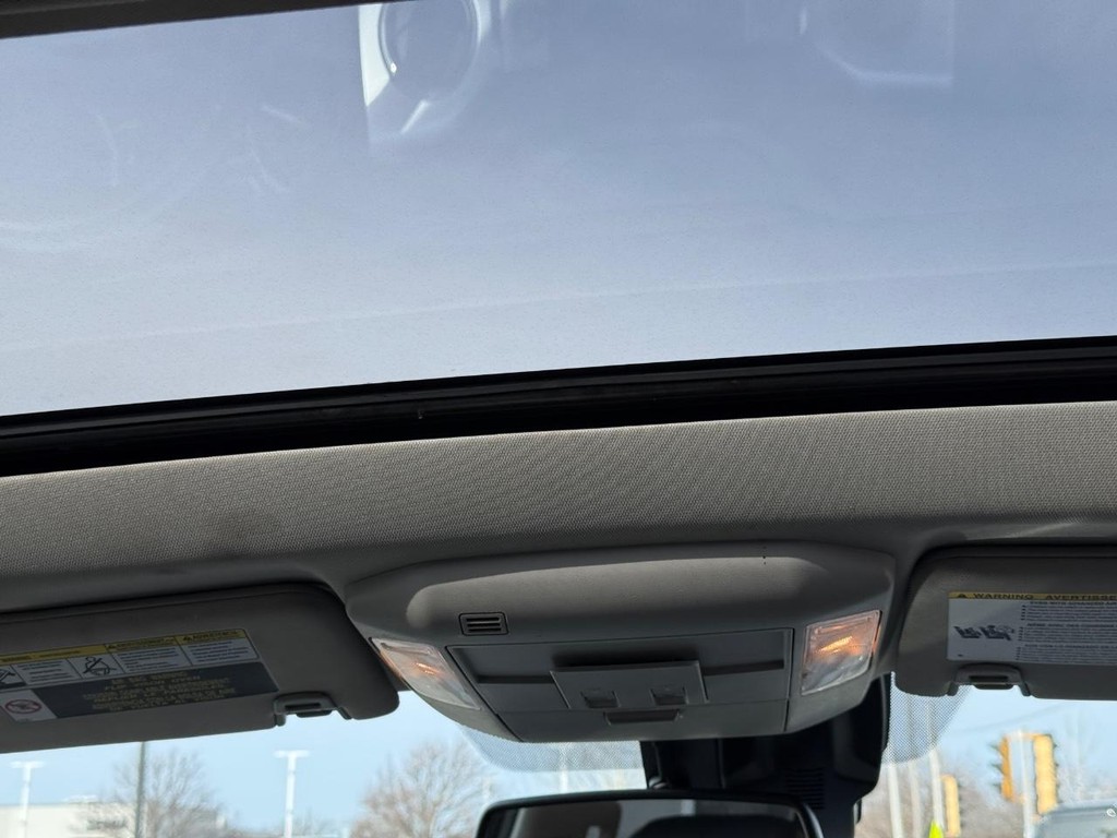 Toyota Tundra 4WD Vehicle Full-screen Gallery Image 13