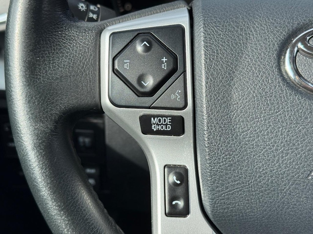 Toyota Tundra 4WD Vehicle Full-screen Gallery Image 15